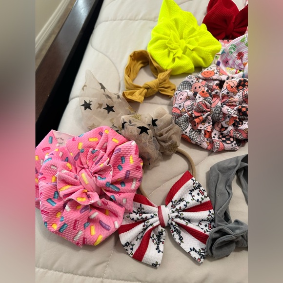 Lot of Hair Bows - Picture 9 of 10